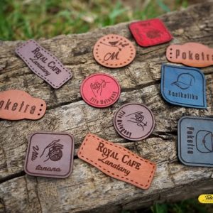 Étiquettes en cuir