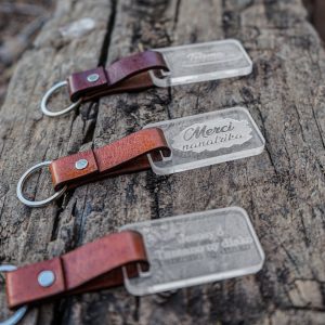 Porte-clés en acrylique et vrai cuir personnalisables