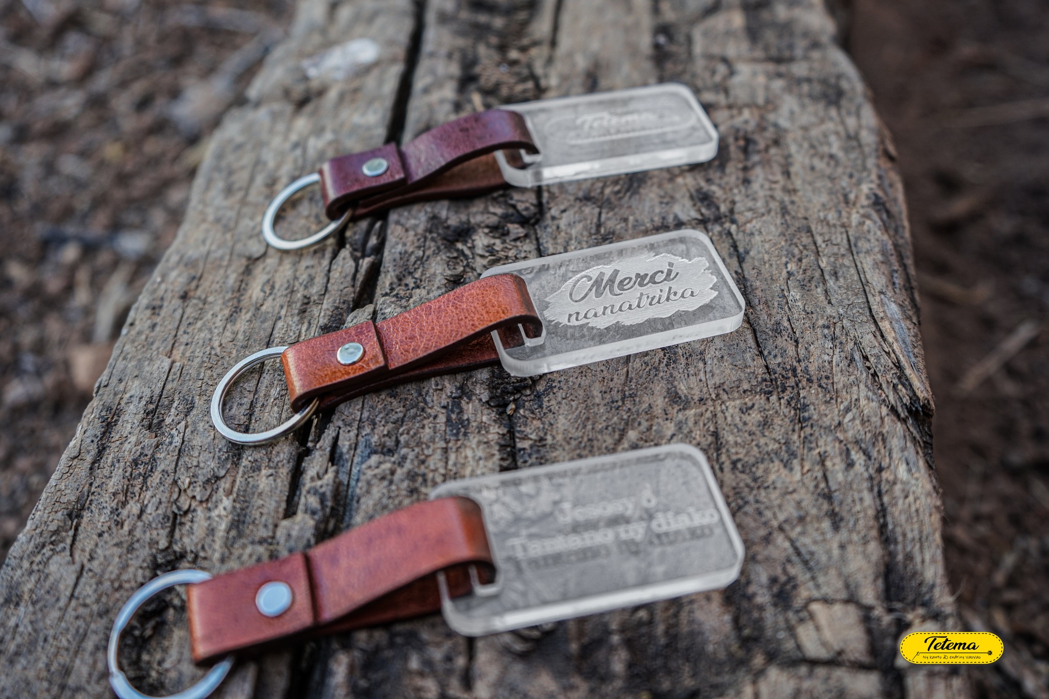 Porte-clés en acrylique et vrai cuir personnalisables