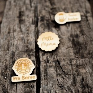 Pins en bois Personalisable