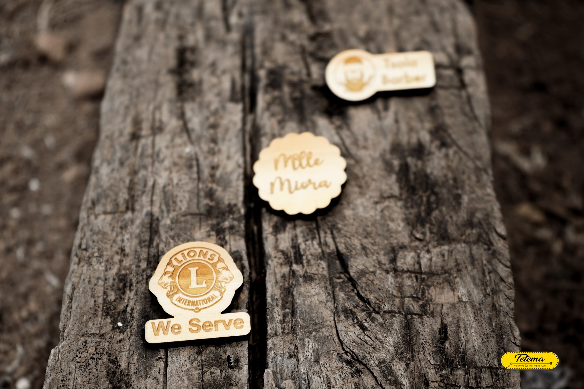 Pins en bois Personalisable