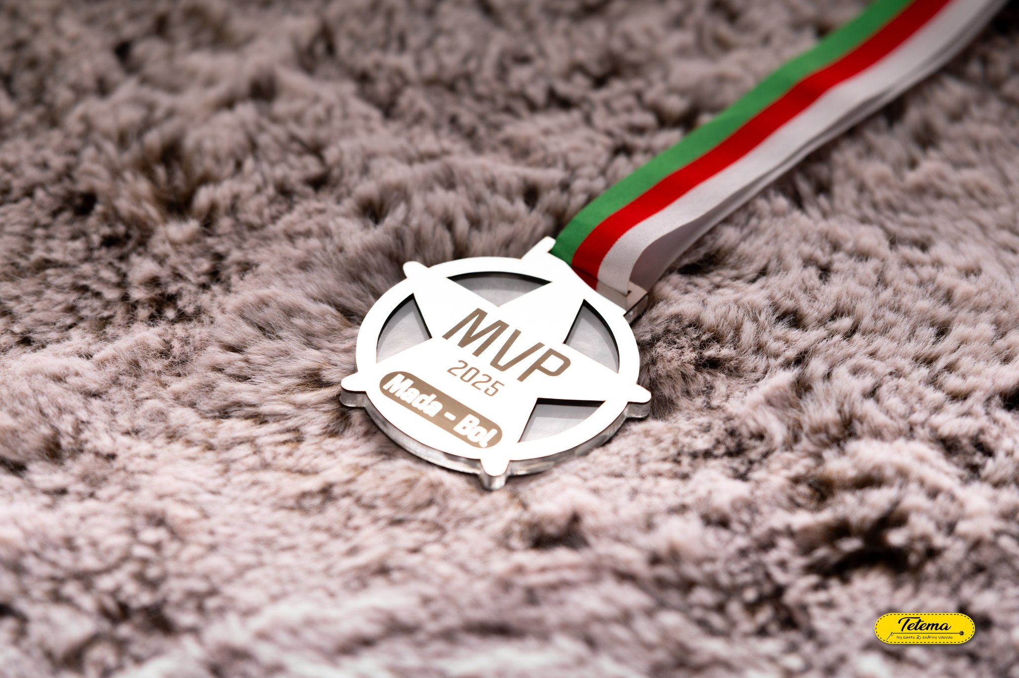 Médaille VIP 100% Personnalisable en Acrylique & Acier - Image 5