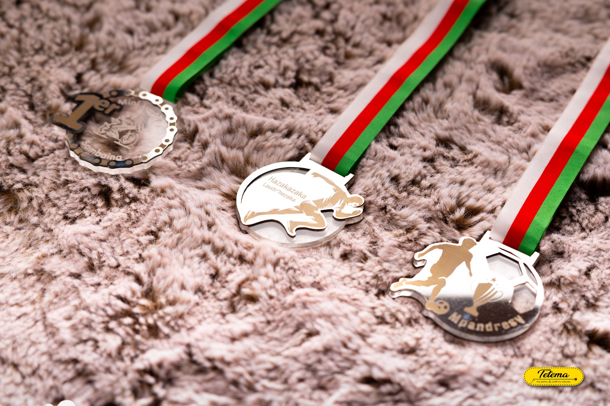 Médaille VIP 100% Personnalisable en Acrylique & Acier - Image 3