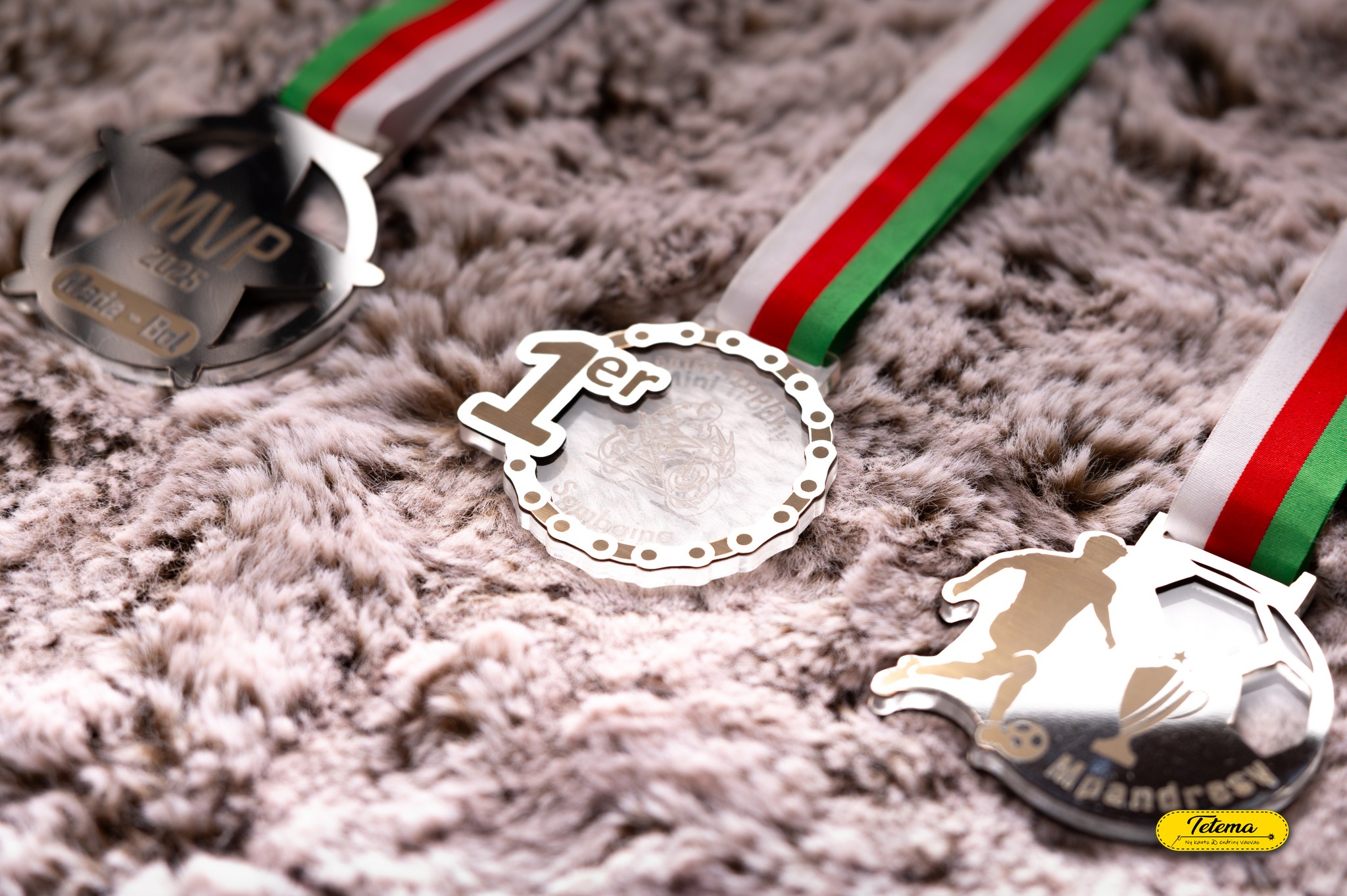 Médaille VIP 100% Personnalisable en Acrylique & Acier - Image 4