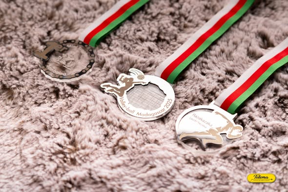 Médaille VIP 100% Personnalisable en Acrylique & Acier