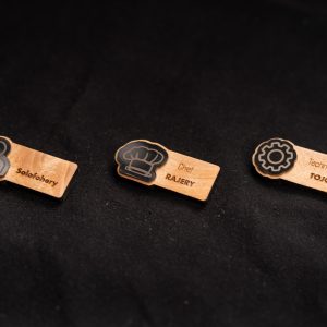 Pins Bois & Acier Personnalisables