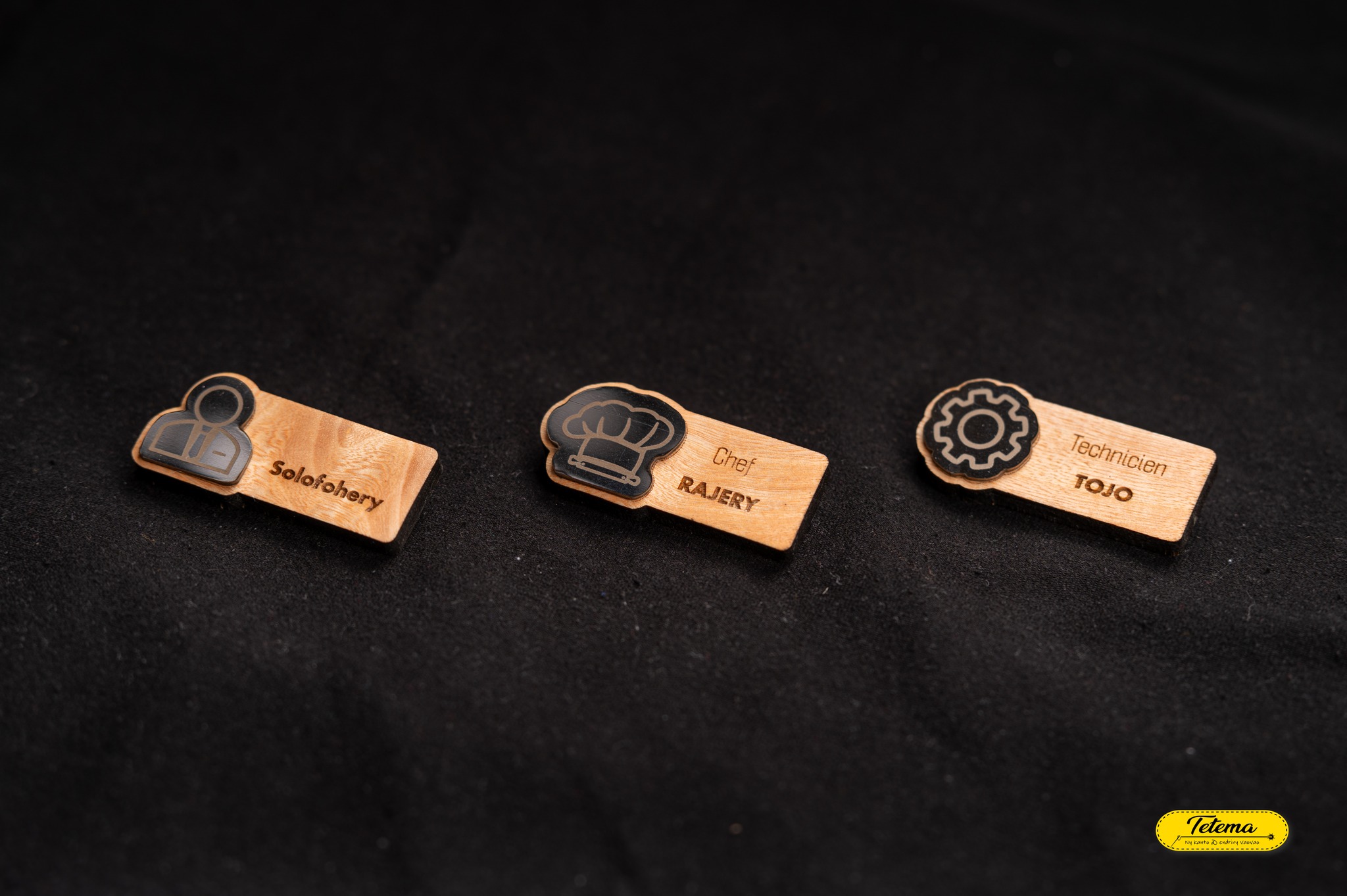 Pins Bois & Acier Personnalisables